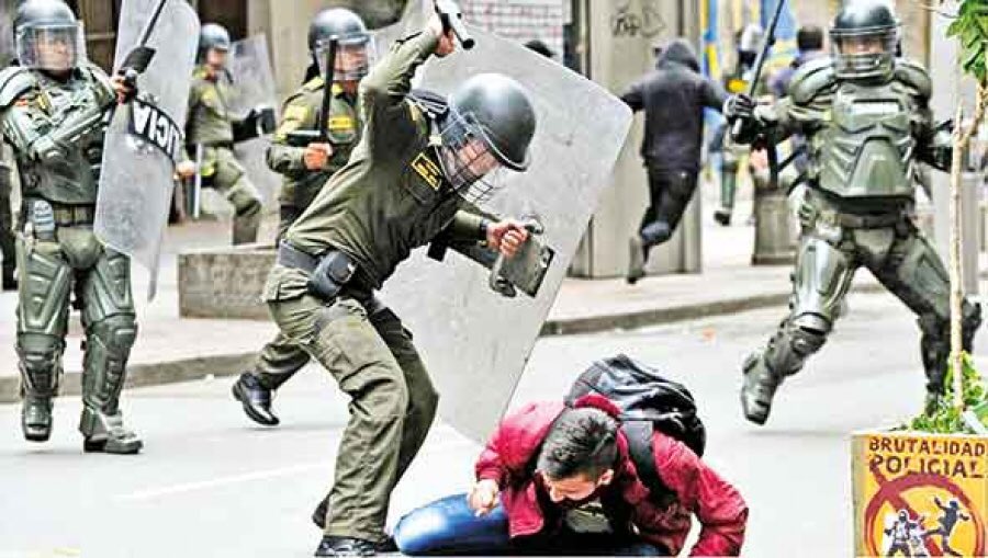 No, no es Venezuela, fue hoy en Colombia. Después Duque se llena la boca diciendo “Maduro dictador”
