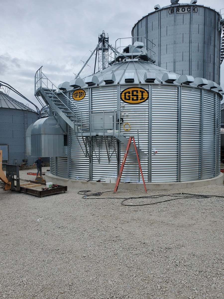 ThobeTom's tweet photo. It's top dry kinda year fun fun @GSI_Grain @homan_inc @zhoman15 @EricHoman12 @biggd4lf https://t.co/aR4WR1zB4i