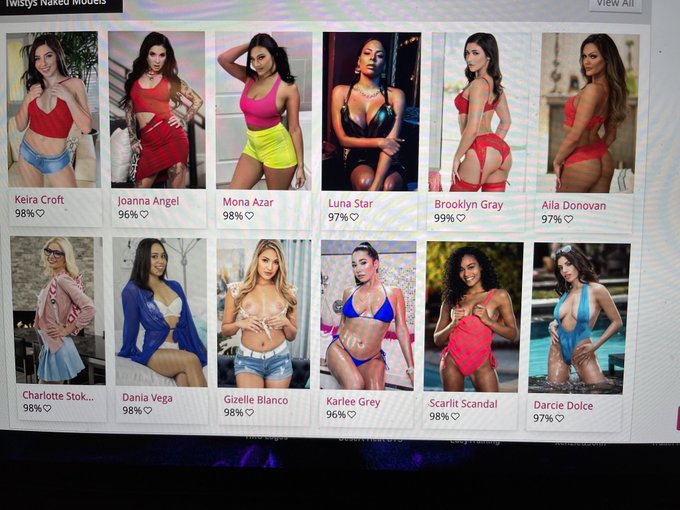 Watch Brooklyn Gray 🫀's leaked NSFW photo on TwXstars