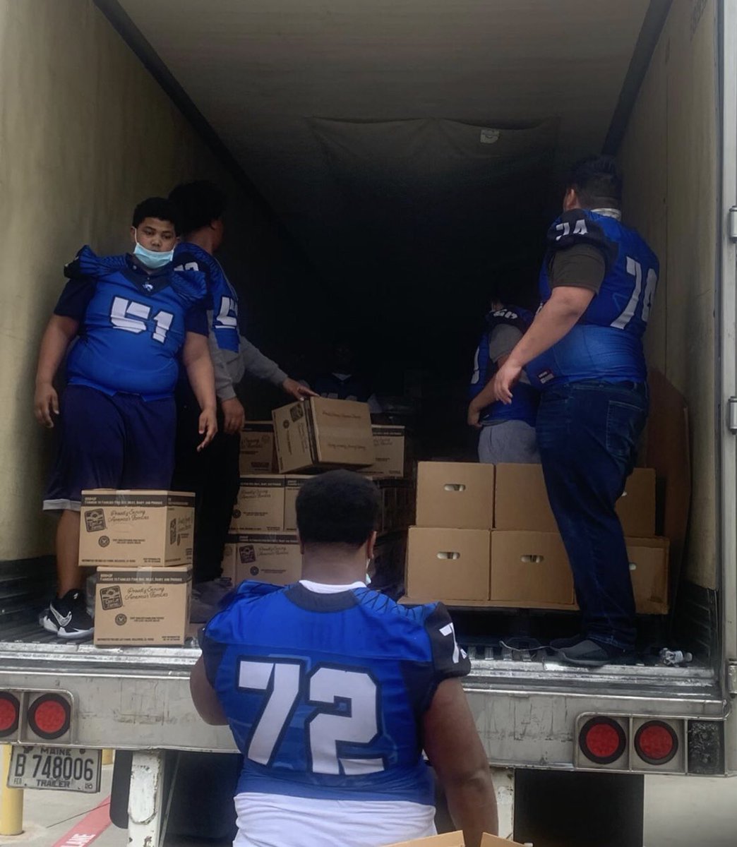 TY @RecruitaGoon big boys for helping pass out food today!  True goons SERVE!

<a href="/NFHS_TrueNorth/">North Forney HS</a> 
<a href="/ForneyAthletics/">ForneyISDAthletics</a> 
<a href="/forneyisd/">ForneyISD</a>