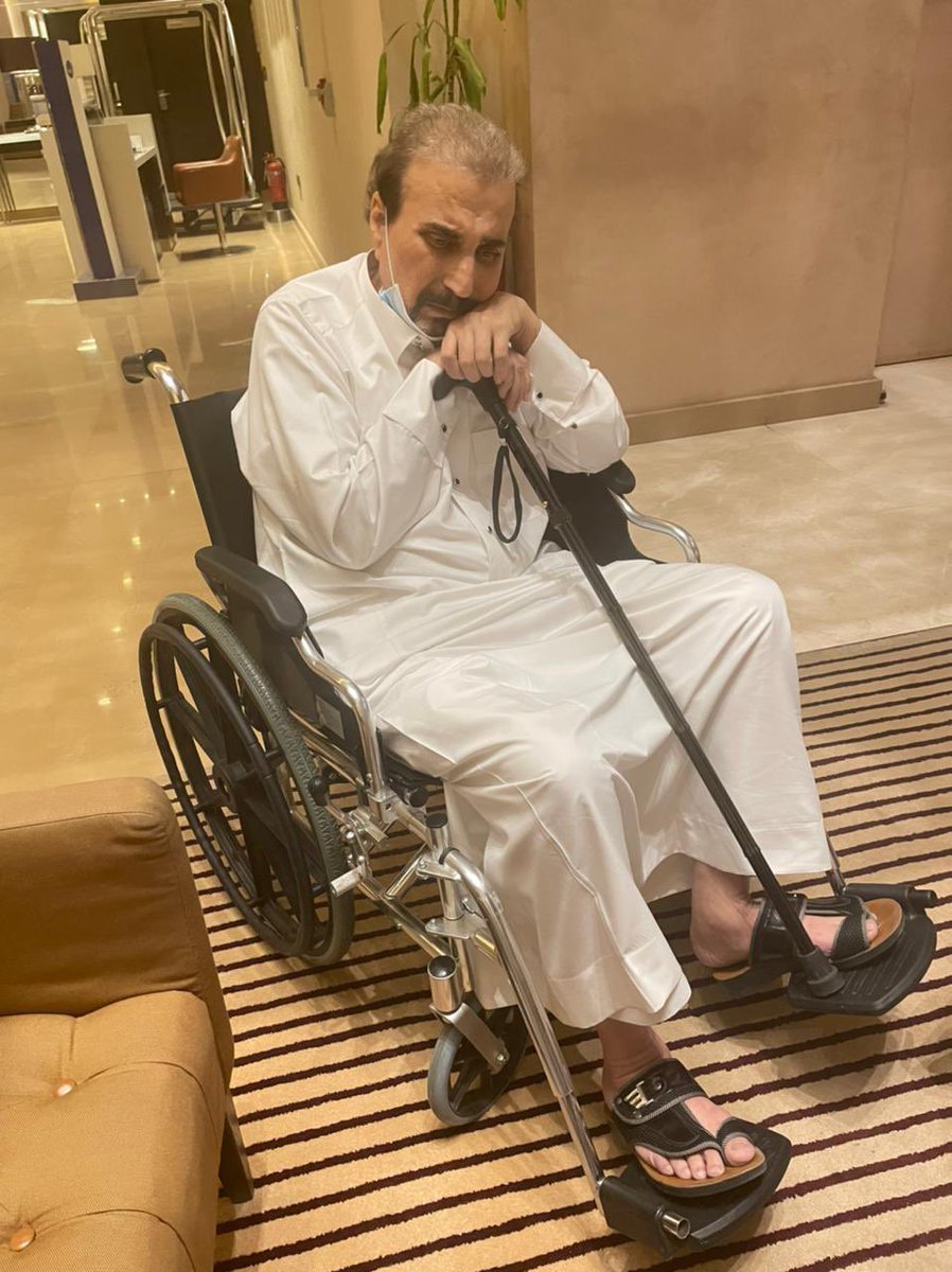 ameralhamoud's tweet photo. صاحب الايادي البيضاء والدعم لكل المبدعي�� معالي الشيخ @Turki_alalshikh زميلي وأخي المخرج المبدع #عبدالخالق_الغانم والذي شاركني في اخراج #طاش_ما_طاش هو اليوم بأمس الحاجه لوقفتك معه في مرضه الله يشافيه ويعافيه وان تكون انت السبب بعد الله سبحانه في شفائه .... https://t.co/JVN193nH7I