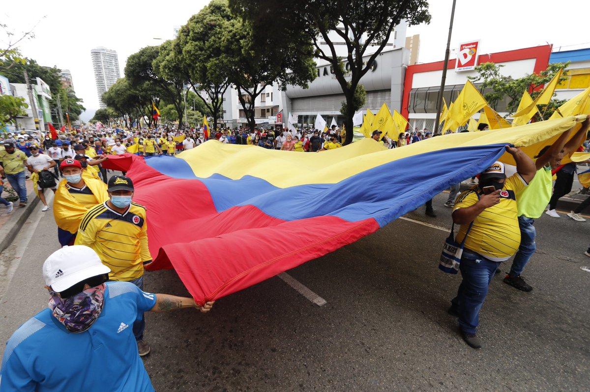 AlcaldiaBGA's tweet image. Más de 7.000 personas se manifestaron pacíficamente en Bucaramanga. 

👉🏻El buen comportamiento marcó la diferencia en la jornada del 28 de abril en #Bucaramanga👏🏼.

Los ciudadanos ejercieron su derecho a la protesta social garantizada por la Constitución Política de Colombia.