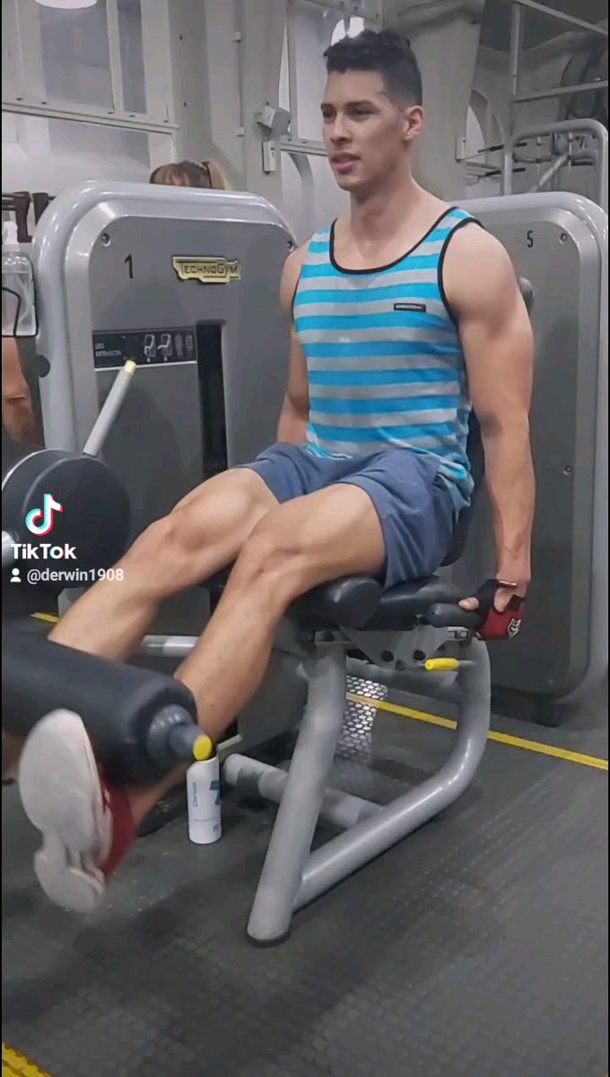 Derwin1908:Legs training #training #hardwork #legs  kw.ai/p/wIiCdBez