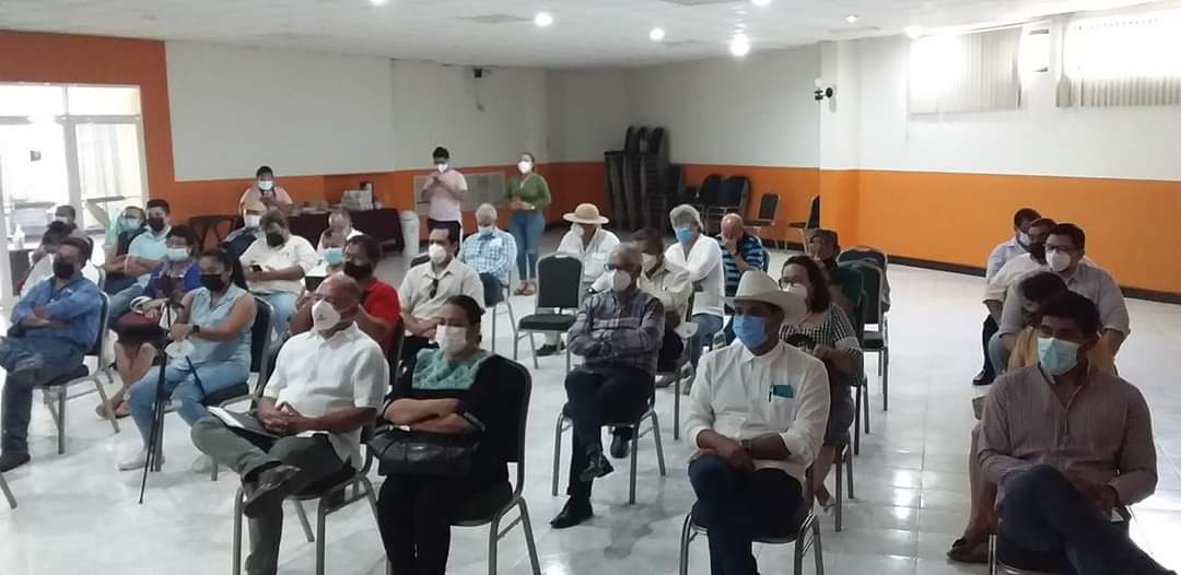 Mauricio Lastra Escudero se reunió hoy con empresarios de #Palenque con los que intercambió ideas para el #desarrollo de la región.
'Estoy seguro que con su apoyo este #6deJunio haremos grandes cambios para el beneficio de nuestro Distrito.

#MauricioEsLaOpción
#VaPorMéxico