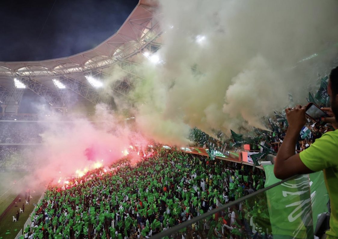Jasrnews's tweet photo. جمهور الاهلي شال مومنه
جمهور الاهلي جاب النفيعي 
جمهور الاهلي صانع القرار الاول 💪🏻 https://t.co/yiIs69pvPG