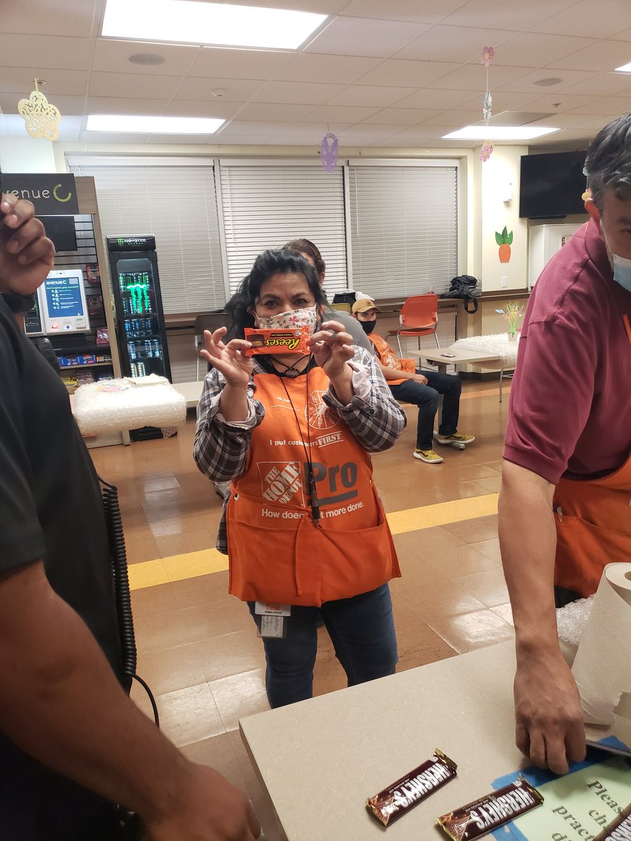 Jovannyortega92's tweet photo. Native American Trivia was a huge success lead by our very own associate who wanted to represent her pride and culture. Thank you Marcie for leading the event and providing amazing knowledge. #SBLevelUp #HDPro @ReneMendozaTHD @Teri_THD @ShaunaDillard @DeniseHR_THD https://t.co/vZGO12kswy