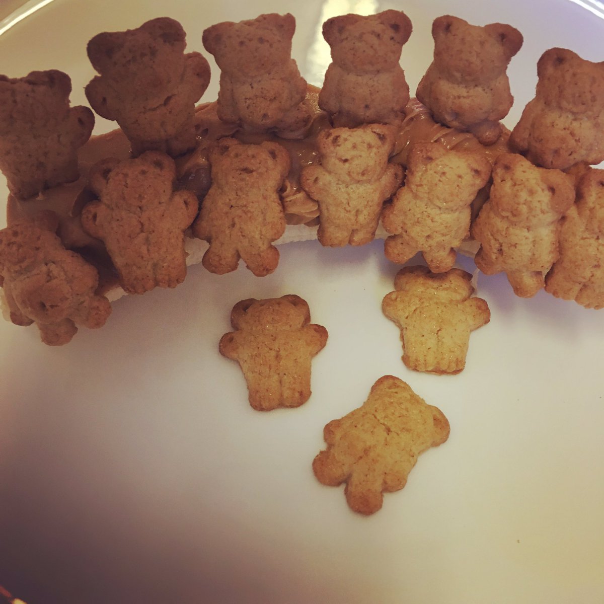 carolbnack's tweet photo. @KraftPB A teddy choir on a banana stage with a peanut butter carpet https://t.co/by0vd0QlN4