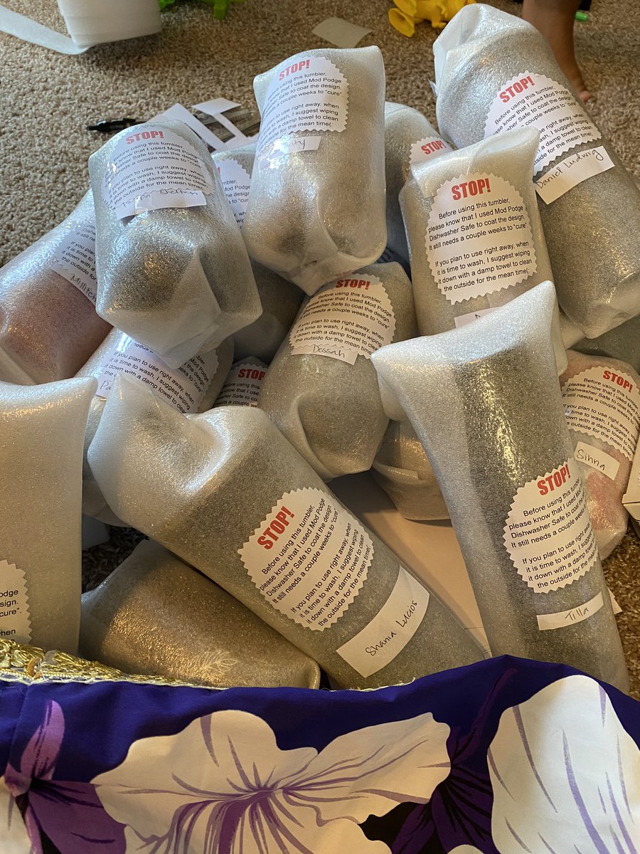 bijiniau's tweet photo. Yall... i made 32 customized Mothers’ Day Tumblers in 5 days. I would make about 5 diff layouts and have my customers choose their favorite😭. I’m not gloating but shit being a SAHM for more than a year now and my lil joke of selling these became real🥺🤎 https://t.co/xIBvxY28ty