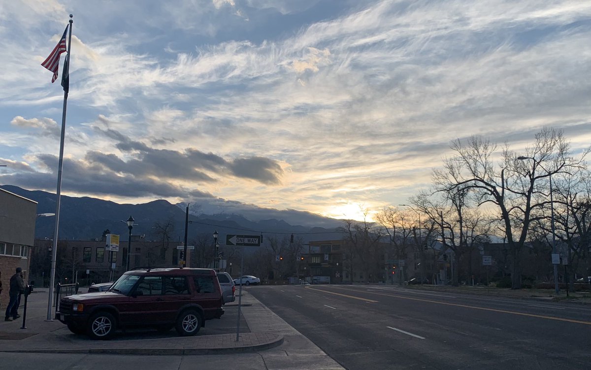 garyhog's tweet image. Beautiful Rocky Mountain sunset April 28, 2021 in Colorado Springs. @spann