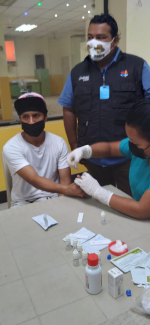 PlataformaGye's tweet photo. Seguimos trabajando con total alegría, la #comunidad se lo merece y hoy le tocó la Brigada de pruebas #COVID a la Sede de los Jubilados de la Comisión de Tránsito en #Guayaquil #Guayas #Ecuador. @KAROLURIBEVELEZ @VeronicaCandoB @LassoGuillermo @ABorreroVega https://t.co/n0OznwPkZS
