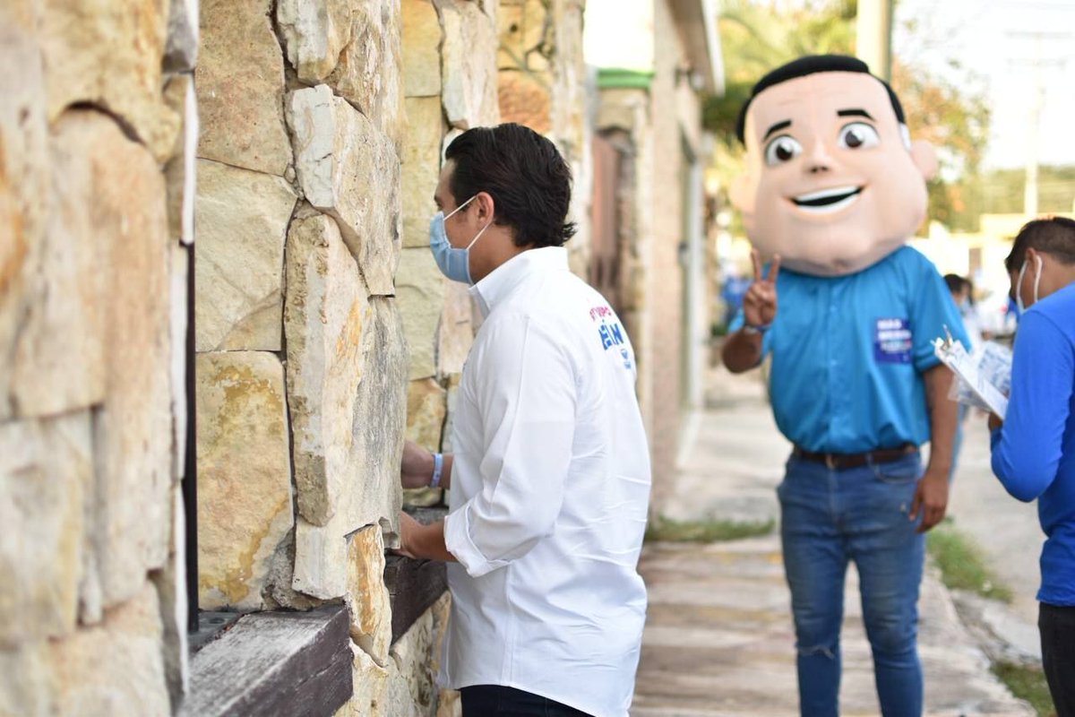 AlvaroCetina's tweet photo. Hoy en el #Día20 tuvimos un invitado muy especial 😅, una tarde muy divertida con excelente compañía de las y los vecinos de #LosPinosII. No bajaremos el ritmo, juntos haremos #MásMérida. https://t.co/21yZs5PYLI