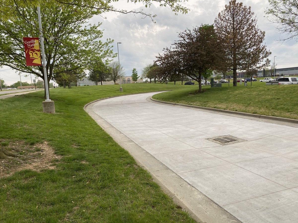 pittstatepolice's tweet image. Big S/O to @PSUSOC , senior construction students &amp;amp; their business partners that stepped up to make their senior project a huge success.  And @pittstate gets the benefit of a new section of road at KTC.  Well done everyone!  👏👏👏 🦍