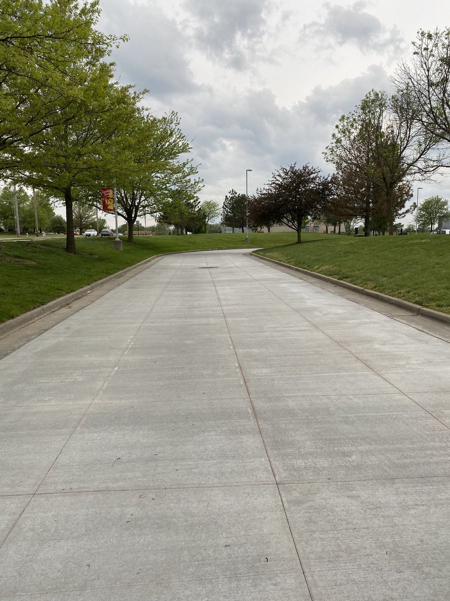 pittstatepolice's tweet image. Big S/O to @PSUSOC , senior construction students &amp;amp; their business partners that stepped up to make their senior project a huge success.  And @pittstate gets the benefit of a new section of road at KTC.  Well done everyone!  👏👏👏 🦍