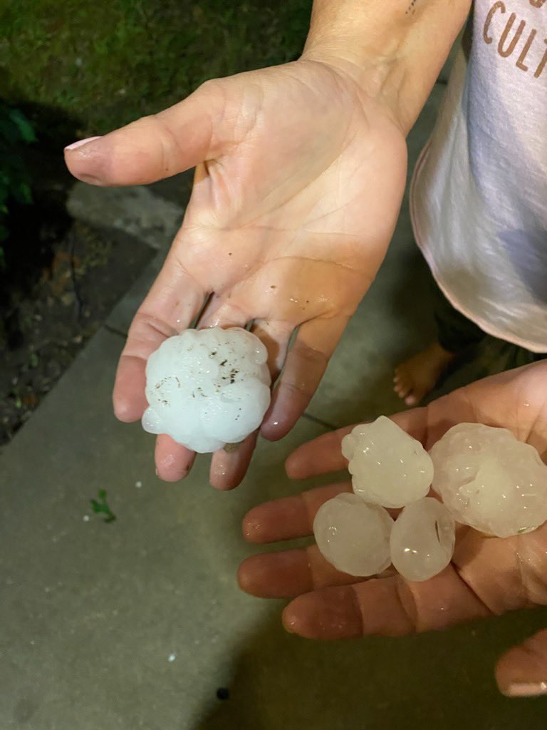 Keller tonite! 3 dogs amd a momma in the laundry room to be safe from this! <a href="/wfaaweather/">Pete Delkus</a> <a href="/wfaa/">WFAA</a>