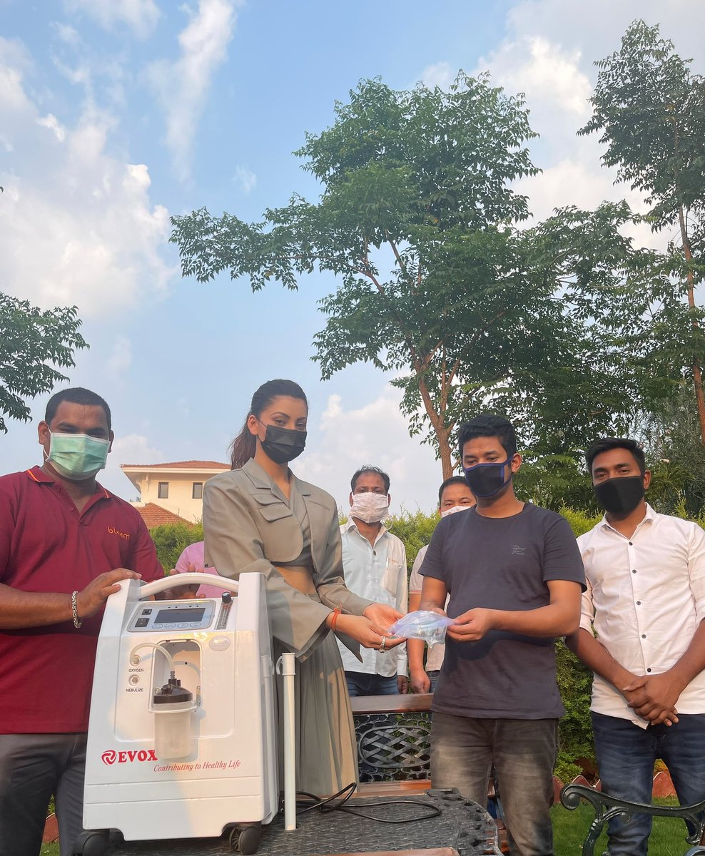 UrvashiRautela's tweet photo. URVASHI RAUTELA FOUNDATION donated 27 oxygen concentrators in Uttarakhand. Have a heart &amp; save a lung 🫁 https://t.co/b8cbGpfNMK