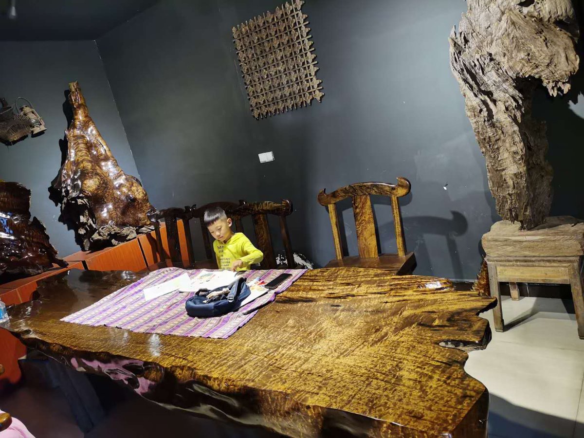 Artjewelrydesi1's tweet image. How can you not move, such a beautiful gold nanmu table and ornaments?#epoxytable #coffeetable #customdiningtable  #Oceantable  😎😎😎😎😎😎😎😎     
etsy.com/shop/oyowooaDI…