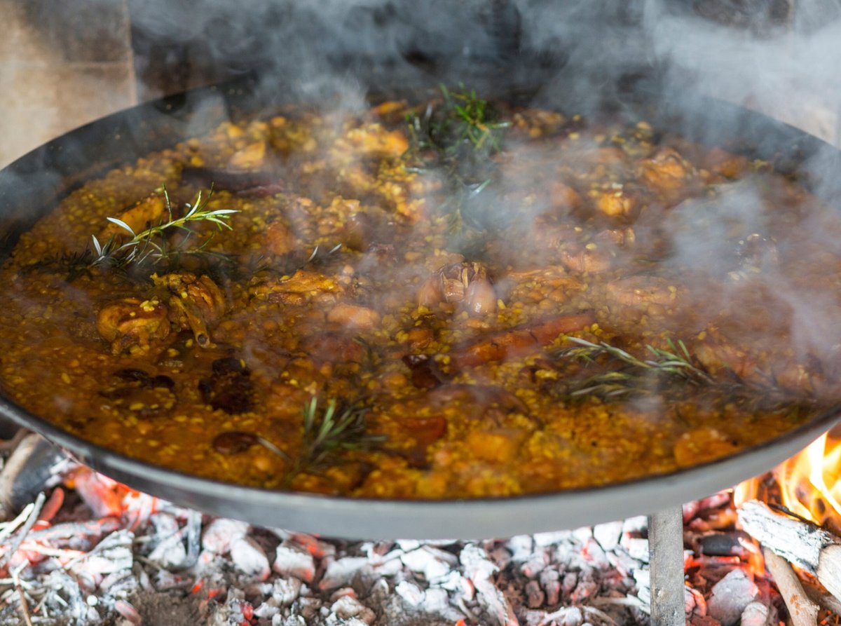 Disfruta de los Aromas del Camp d'Elx
👉Visita a la <a href="/eltendreaceite/">Almazara El Tendre</a> 
👉Visita a <a href="/BodegasFaelo/">Bodegas Faelo</a>. Cata de tres vinos
👉Entrada al Museo de Pusol
👉Comida en un restaurante del Camp d´Elx 
visitelche.com/experiencia/sa…
#experienciasenElche #Elche