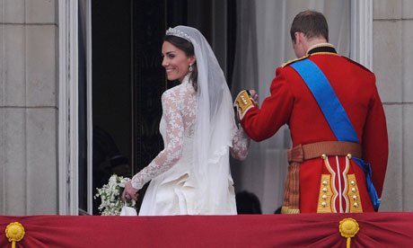 RoyalSourceFR's tweet photo. William et Kate fête aujourd’hui leur 10 ans de mariage. Le mariage du siècle a eu lieu il y a 10 ans!

Happy anniversary to the Duke and the Duchess of Cambridge @KensingtonRoyal. https://t.co/kETKz2ctwS
