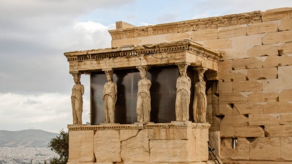 Sarah404BC's tweet photo. Ancient #Greeks and #Romans got a surprising number of things right about the spread of disease 

#Vitruvius describes how a lack of airflow can be a problem in enclosed spaces &amp; how prolonged exposure to hot, stagnant air can cause disease

https://t.co/LnxSWTXYuB https://t.co/kM7Jd0xYVm