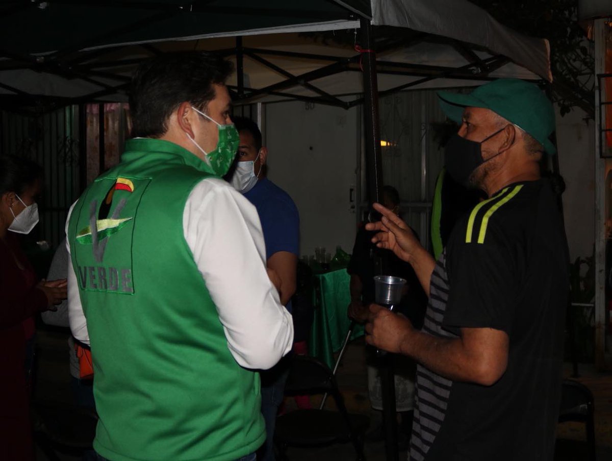 JaimeTrejoRojas's tweet photo. De día o de noche, lo importante es escuchar a los vecinos de las comunidades, esa es mi tarea como Delegado Municipal del Verde para construir comunidad. 

#MetepecVerde🌱
#ElVerdeContigo
#DelegadoMunicipal https://t.co/UKiyddVHW5