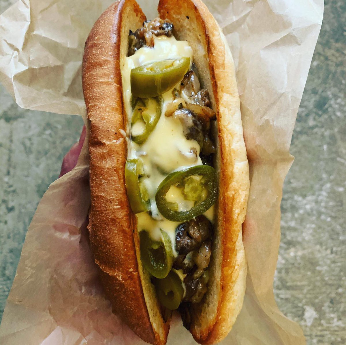 thedayeasttokyo's tweet photo. ゴールデンウィーク営業
4/29〜5/9
11:30〜20:00
#hotdog
#フィリーチーズ
#thedayeasttokyo https://t.co/A7Vgi3IMEH