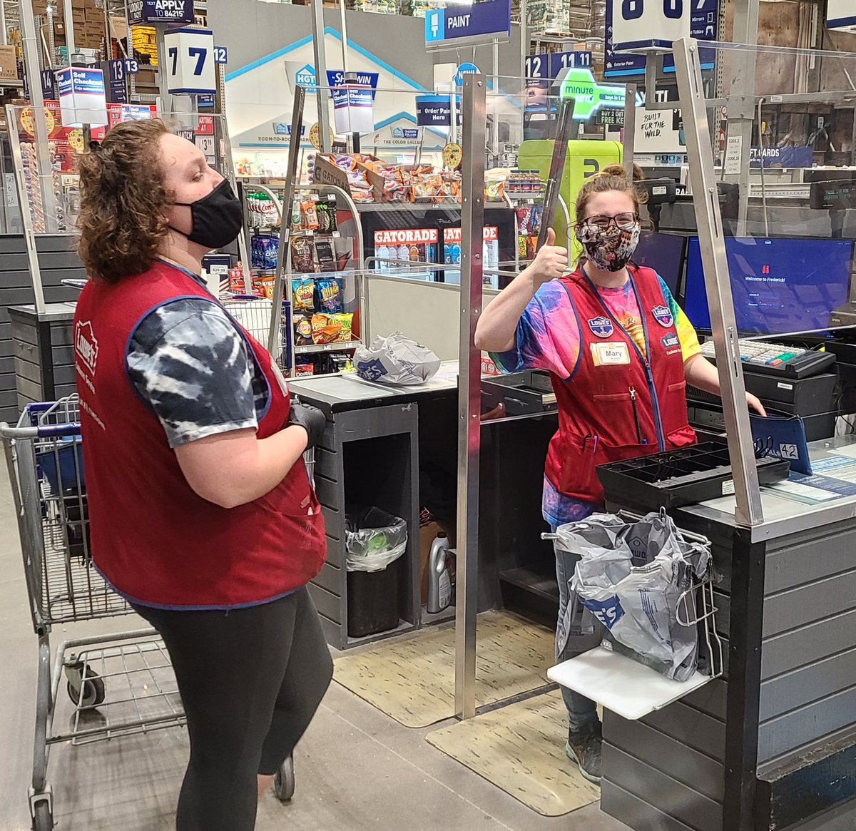 Lowes516 tweet media