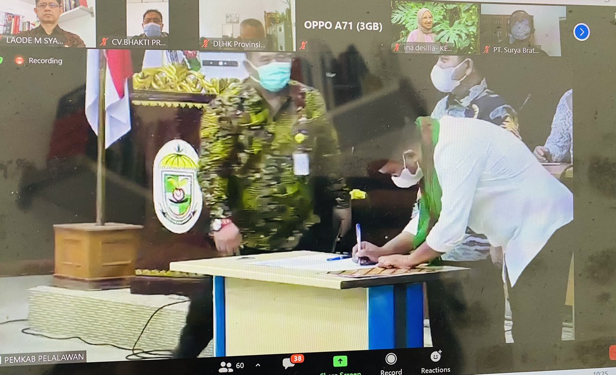 LaodeMSyarif's tweet photo. Mengawali KAMIS dengan menandatangani MoU dengan Bupati Palalawan dan dilanjutkan dengan Rapat Koordinasi Pencegahan &amp; Penanggulangan Kebakaran Hutan dan Lahan @kemitraan_ind @a_dohong @KementerianLHK @kemendagri @Myrnasafitri https://t.co/q8JVPbQqXs