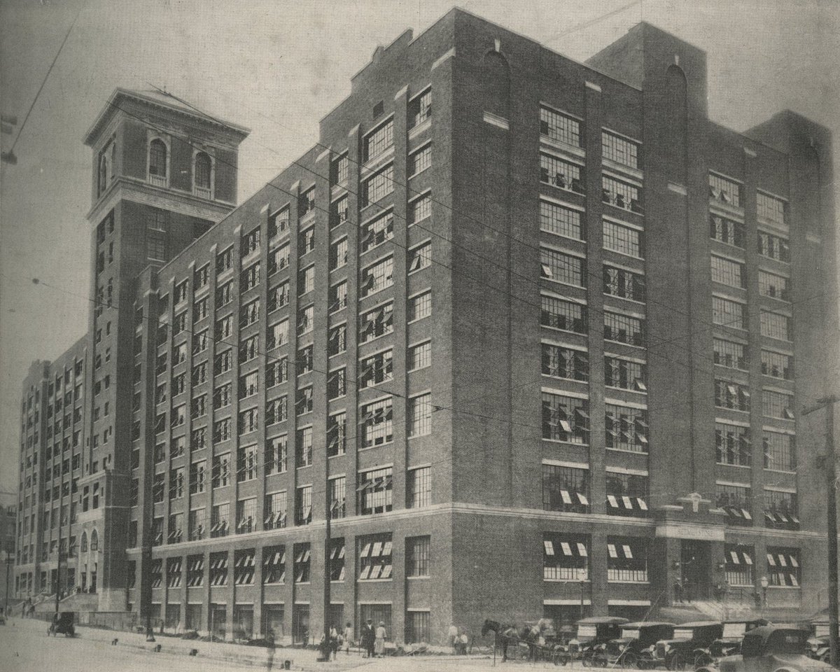 So before construction of their new HQ, Sears had already become a hit in the area & had a prime location w/ direct rail access.Construction started in January of 1926 and was finished August 2nd. Despite efforts by Sears to unite the community, racial lines were still drawn.
