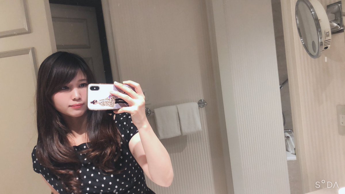 1329tmtm's tweet photo. 誕生日だったので椿山荘に泊まるなどした。
部屋でディナーをいただいた。 https://t.co/0Xk1r6LeHV