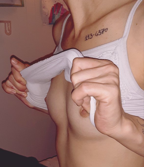 Going live FREE at https://t.co/sVb9X6bYOL come watch the movie with us and enjoy😘  #movienight #onlyfans<a href="/tag/free"class="tags"><span>#free</span></a><a href="/tag/movienight"class="tags"><span>#movienight</span></a><a href="/tag/livestream"class="tags"><span>#livestream</span></a><a href="/tag/onlyfans"class="tags"><span>#onlyfans</span></a>