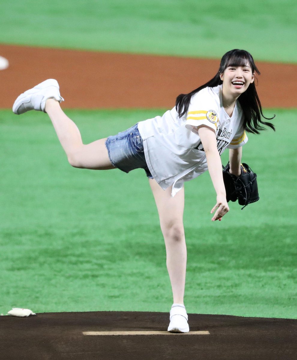 むさ S Tweet なっぴ ないぴっぴ ๑ ｰ ๑ B お兄ちゃんから借りたグローブってのがまた良いね 大役お疲れ様でした 運上弘菜 Hkt48 Trendsmap