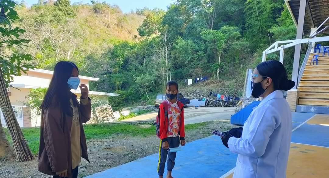 Pat Maribeth Panayo, MCAD PNCO  conducted Coronavirus Awareness Response and Empowerment (CARE) infodemic drive to the youth at Municipal Gymnasium Vira, Alaoa, Tineg, Abra. Likewise, reiterated observance of social distancing, wearing of facemask and sanitation https://t.co/6vbwuSntKm