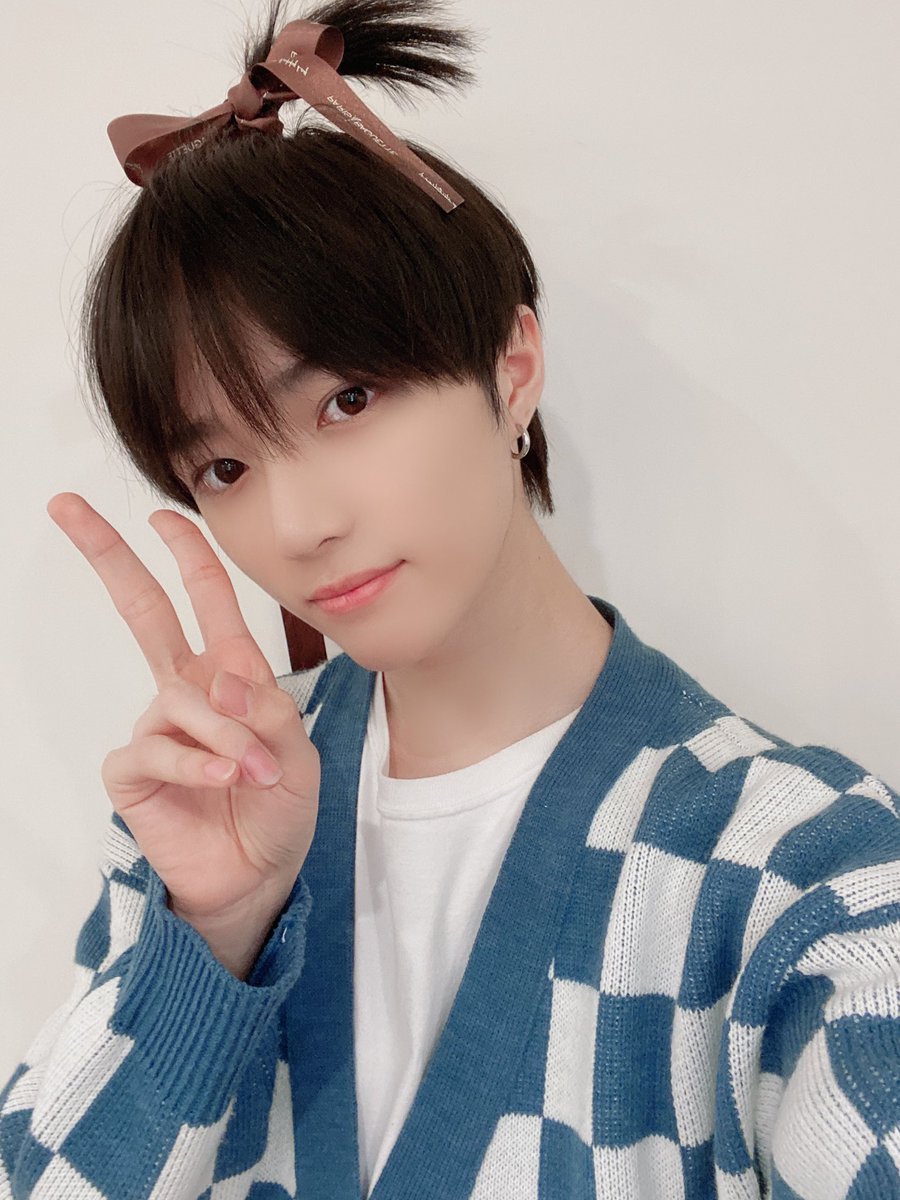 64/365  ❈ Beomgyu;today was the last selca before the possible new logo (if we're right about the countdown) and it was yours, you always look so pretty. I miss you beomie, I love you so much my little one