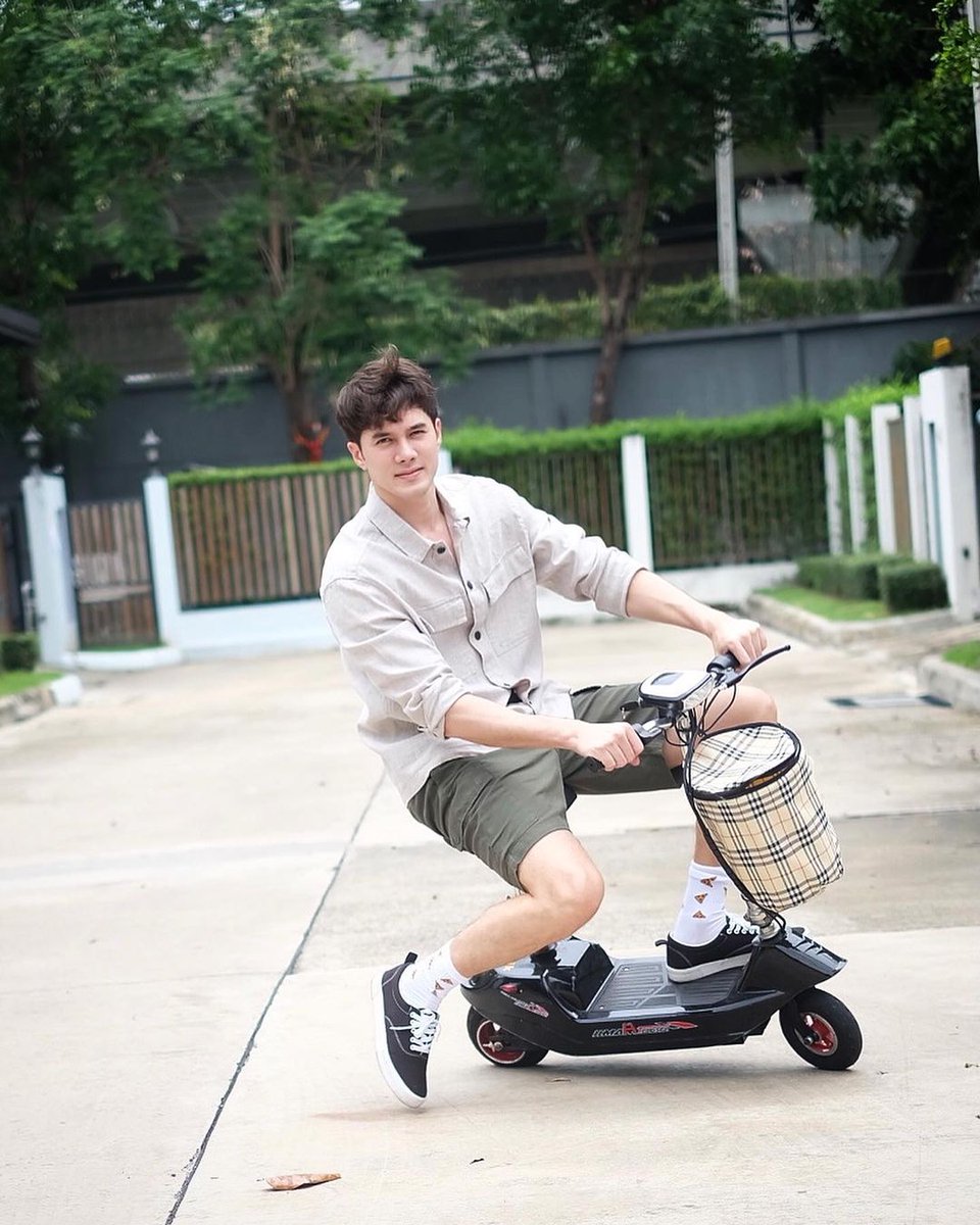 เข้าป่าหลงทาง...ให้ใช้แผนที่ แต่ถ้าน้องหลงพี่...ใช้แผนไหนดีคะ😜 #HMxME  #HMThailand @hm_man