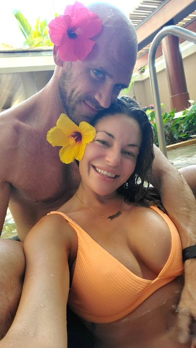 Aloha 😋 @JohnnySins https://t.co/OQrhUio3So<a class="tags" href="/tag/johnnysins">@johnnysins</a>