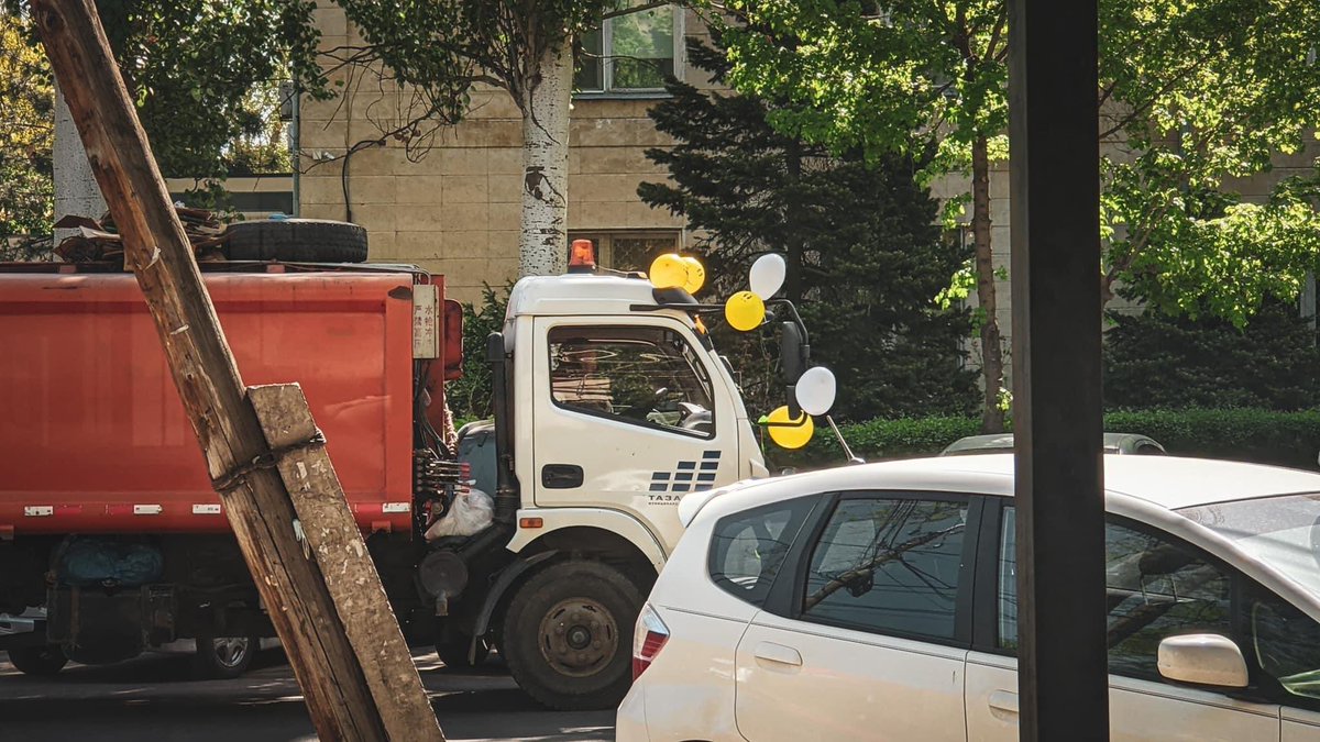 Мы тоже отмечаем день рождения города Бишкек! 🎈 Нарядились сегодня специально и выехали на линию) 
Сегодня ему 143 годика! Урра!

С праздником вас, бишкекчане! 
С днём рождения столицы!