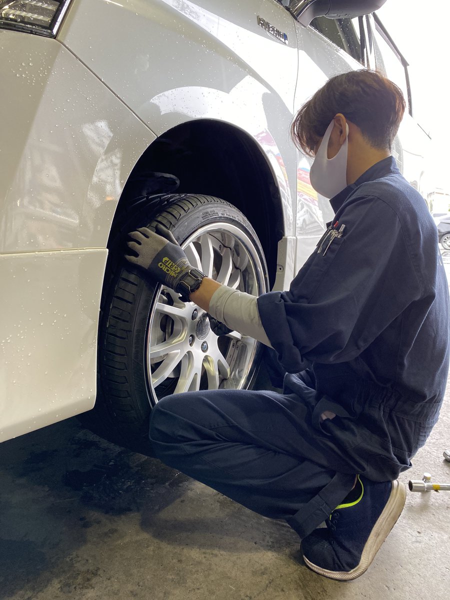 taiyaichiba1001's tweet photo. ＃トヨタ ＃ヴェルファイア ＃ランドセイル ＃LS588 こんにちは！＃いまそら ＃タイヤ市場 ＃館林 店です　ぐずついたお天気ですが元気いっぱい営業中です🤗20インチのお客様より ＃タイヤ をご購入頂きました😆作業し甲斐のある大きさですね💪🏻💪🏻ステキなカーライフをお過ごしください✨ ＃群馬 ＃佐野 https://t.co/OSE8hSFvbE