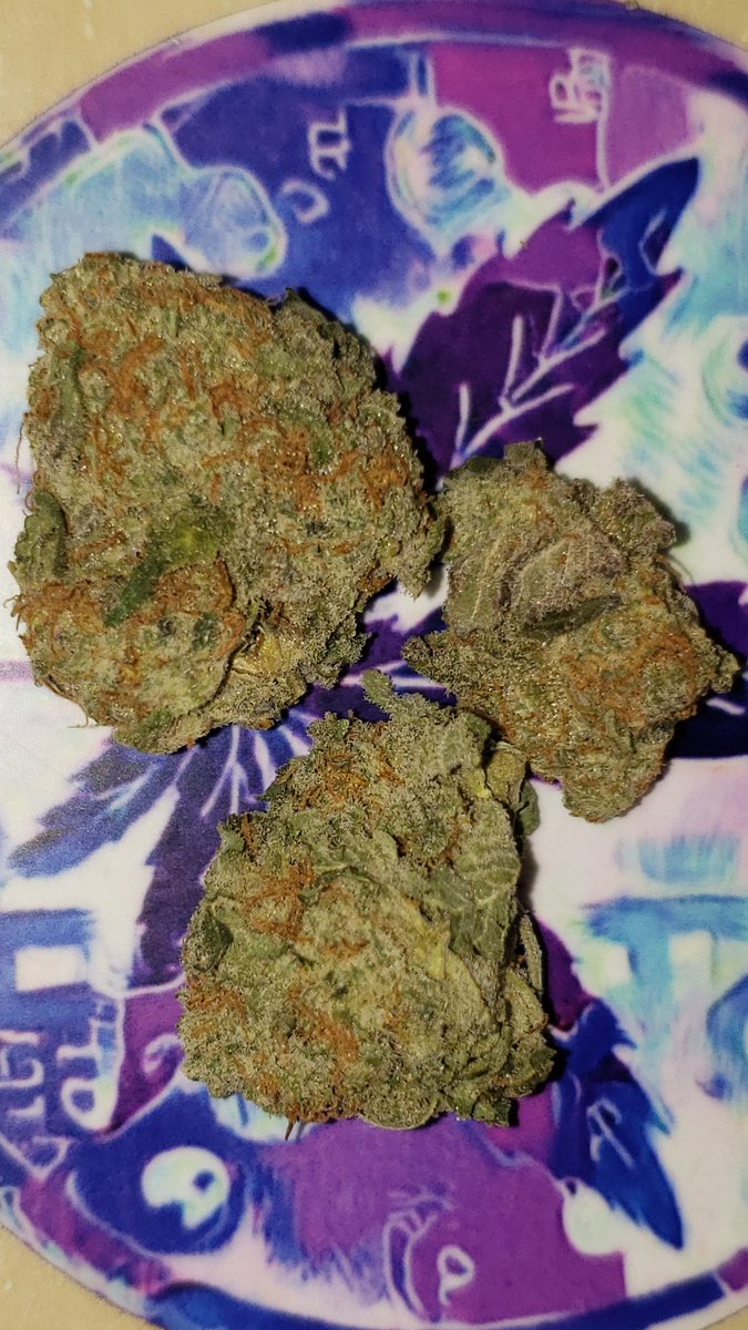 Good pain relief #purplepunch #alternativemed #wakeandbake #cannabiscommunity #weedlovers #420usa #mmj #420australia #highlife #marijuanna #420canado #kushlife