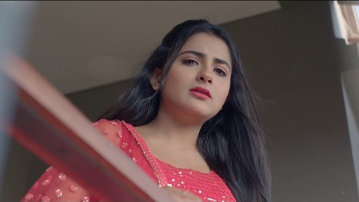 Shaurya walked away with a heavy heart.His everything was slipping away from his hold & he could only stare at her with longing feeling devastated.Shaurya can never be disrespectful to Badimaa and I shudder to think the day it will be revealed to him #ShauryaAurAnokhiKiKahani