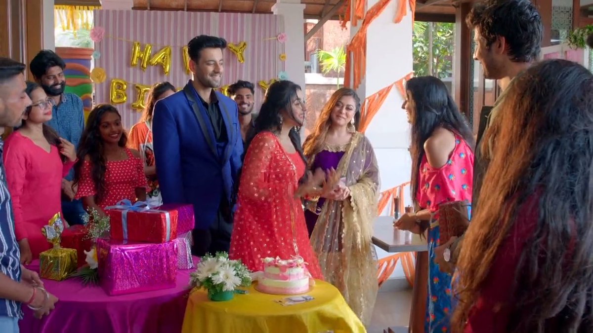 Reema,Babli,Kanchan & Even ACP Ahir.No ego or grudges existed when it comes to the matter of His Girl's Happiness & SmileHe Told Devi Sabherwal To Not Build Castle In AirPersonificatoon Of Man In Love Shaurya Sabherwal Is Thy Name #ShaKhi  #ShauryaAurAnokhiKiKahani