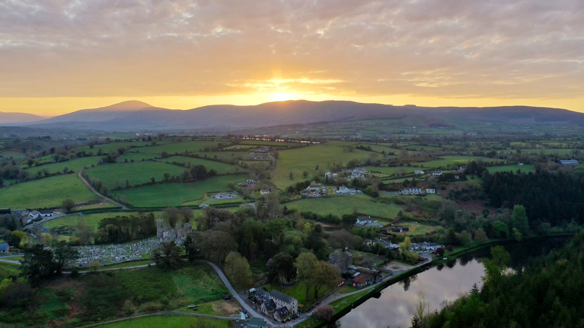 CarlowWeather's tweet photo. A cool but nice morning for most areas and it was stunning morning in Saint Mullins at the very bottom of Carlow. The early fisherman caught the morning Shad too! Such a beautiful spot here next to @mullichain https://t.co/HCE5b143U1