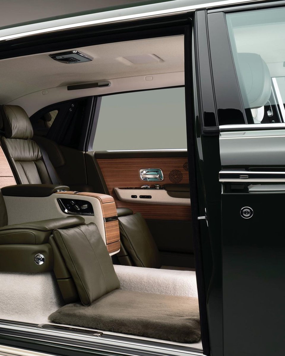 B_Lifestyle2018's tweet photo. Introducing #PhantomOribe, a One-of-One #Bespoke Phantom developed in collaboration with #Hermès
Phantom Oribe is a refined creation bringing together the exceptional materials and craftsmanship of the world’s two finest luxury houses.
#BillionaireLifestyle #RollsRoycePhantom https://t.co/vD6cwHszHw