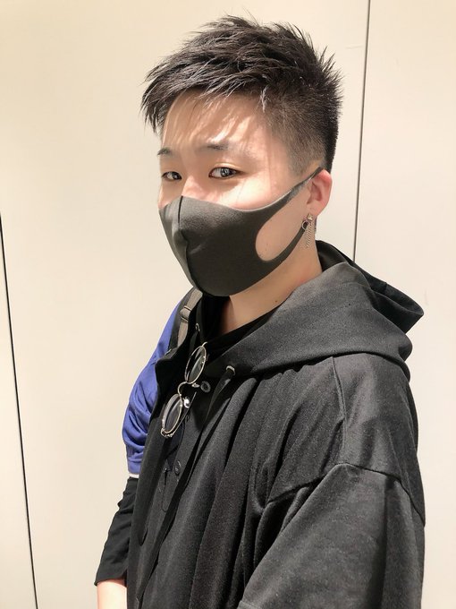 髪切った
どんどん短くするよ 