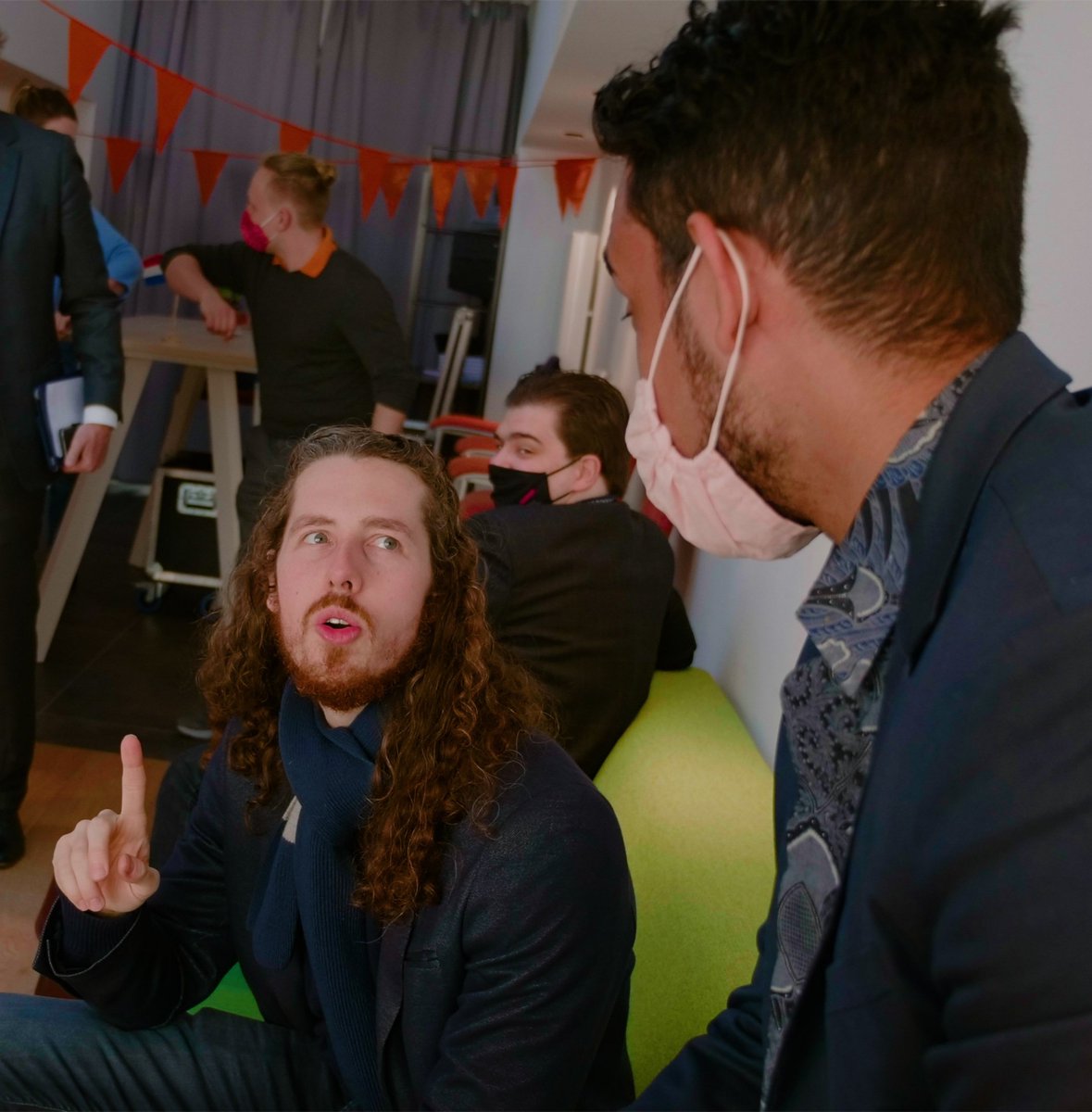 Holland House in Brussels, wat een heerlijke verjaardag eergisteren, Oranje tompoezen, de warme zon, en goeie vrienden, koningsdag precies zoals het hoort. ☀️😇