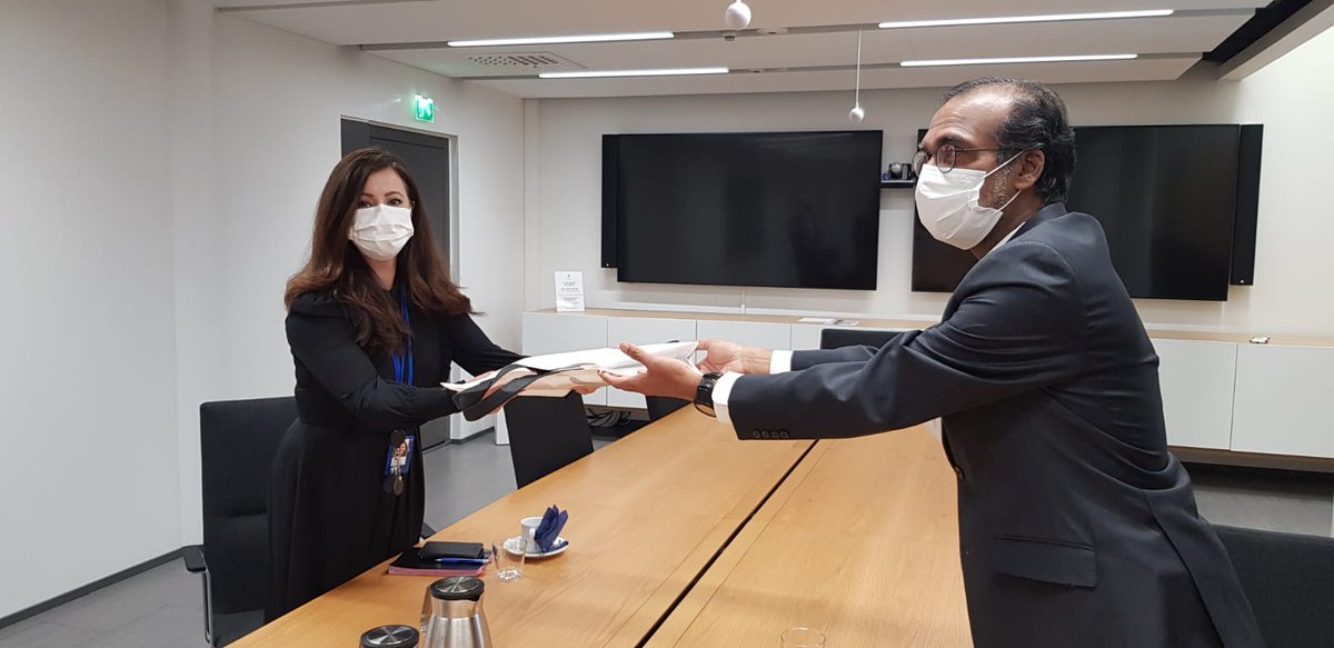 MYEmbHelsinki's tweet photo. Presented our Finnish friends with some Malaysian gifts for their new office. We also happen to be among the early guests to the newly renovated MFA. Thank you once again! https://t.co/C5uw4r0hkV