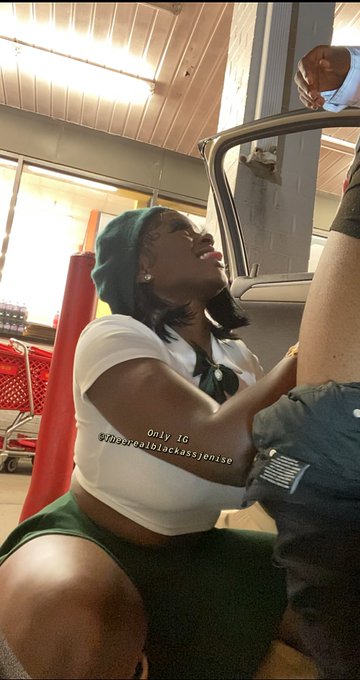 2 pic. I&rsquo;m so excited in the second pic 🤣🔥 https://t.co/3J1ZuAFwpU