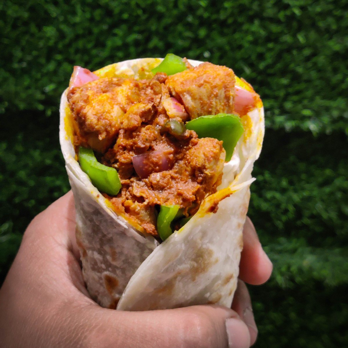 faasos's tweet photo. BBQ Chicken Overload Wrap, the wrap form of the 100 emoji! 💯
Order now via - Eatsure | Zomato | Swiggy⠀⠀
.⠀⠀
.⠀⠀
.⠀⠀
#Faasos #FaasosIndia #WrapSquad #WrapItWithFaasos #OrderOnline https://t.co/RNacbQjaqO