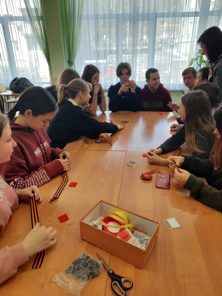 Стартовала акция "Георгиевская ленточка", призванная сохранить память о том, кто и какой ценой одержал победу в самой страшной войне в истории человечества. Волонтеры Клуба "Энергетик" поддержали эту акцию, делали сувениры, символы памяти, чтобы вручить их 9 мая!🥀🥀