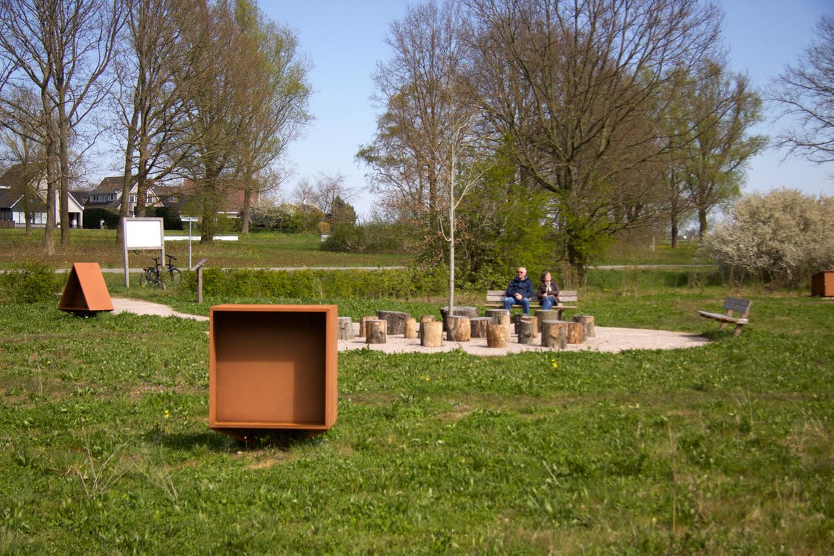 youtube.com/watch?v=PNSY9K…
Op 14 mei is het zover! De officiële opening van de bijentuin door wethouder Marcel Scheringa. Neems eens een kijkje in de bijentuin, een heel bijzondere plek!