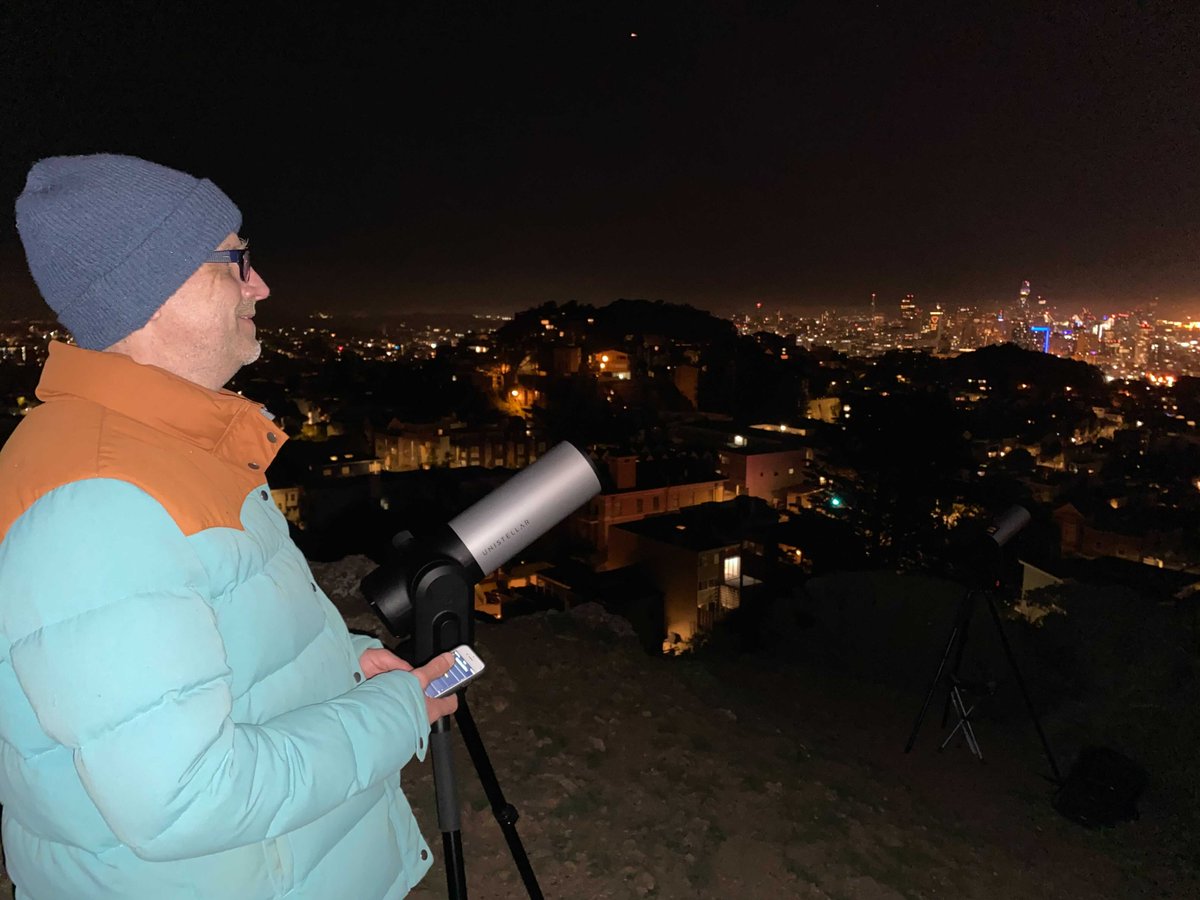 Live space exploration!! A few minutes ago, Jenn, Jon and Mike pointed their eVscopes at main-belt asteroid Varsavia, directly from the Bay Area, during a Unistellar private citizen science event. More news and space science findings soon.
#citizenscience #space4all